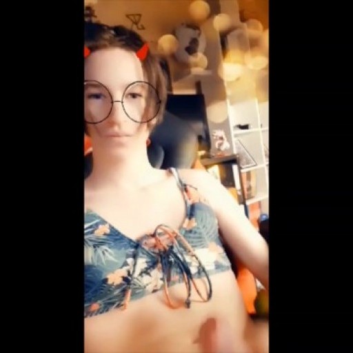 Trans girl play on snapchat and cum for you