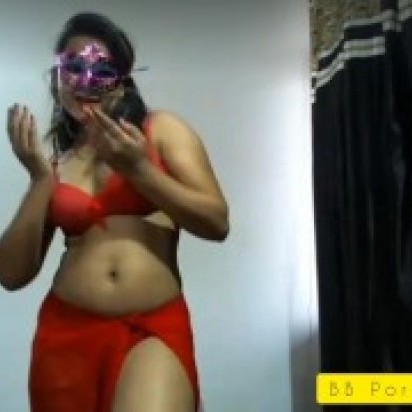 Desi Indian Bhabhi Sexy Dance showing pussy and fingering Full show in live cam sex
