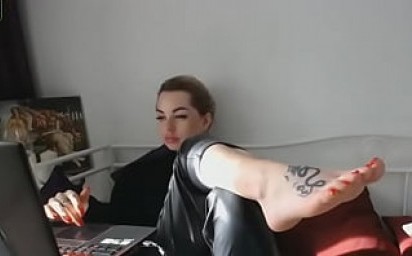 Livestream with leather pants and pretty soles