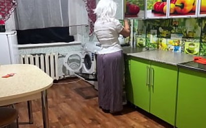 Stepmom is standing in the kitchen and wants anal sex for her mature and big ass